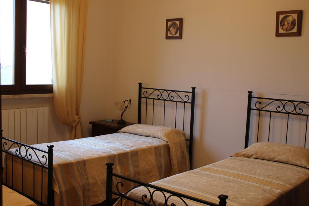 Agriturismo Colle D' Oro Pescia Romana Room photo